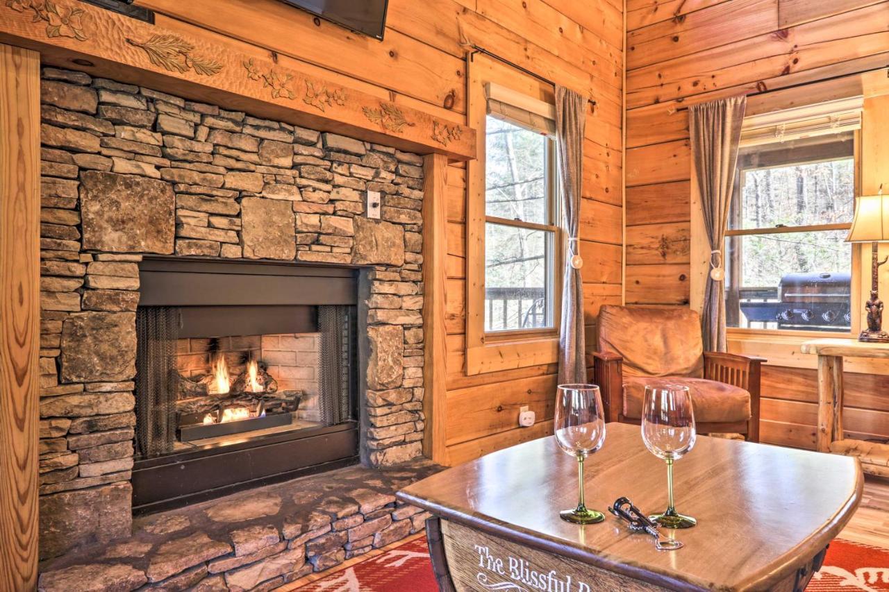 Cozy Cabin With Hot Tub In The Heart Of Pigeon Forge Villa Buitenkant foto