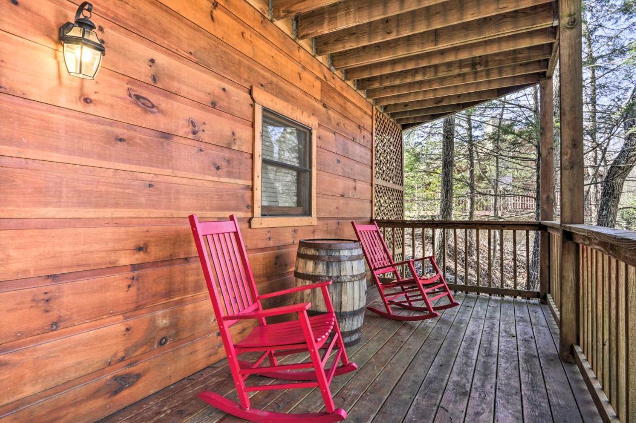 Cozy Cabin With Hot Tub In The Heart Of Pigeon Forge Villa Buitenkant foto